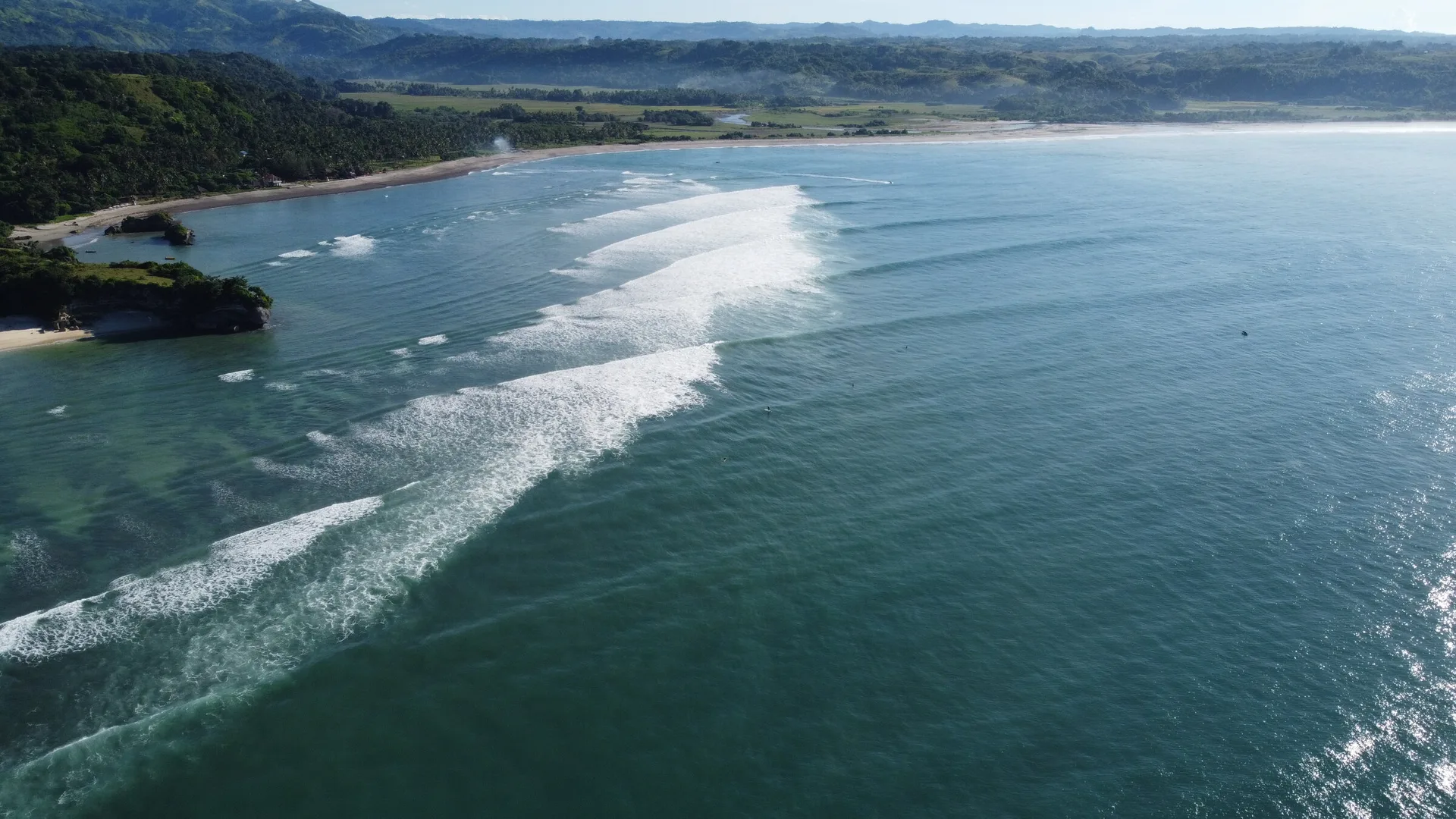 The bay, surf and shoreline at Pantai Kerewe