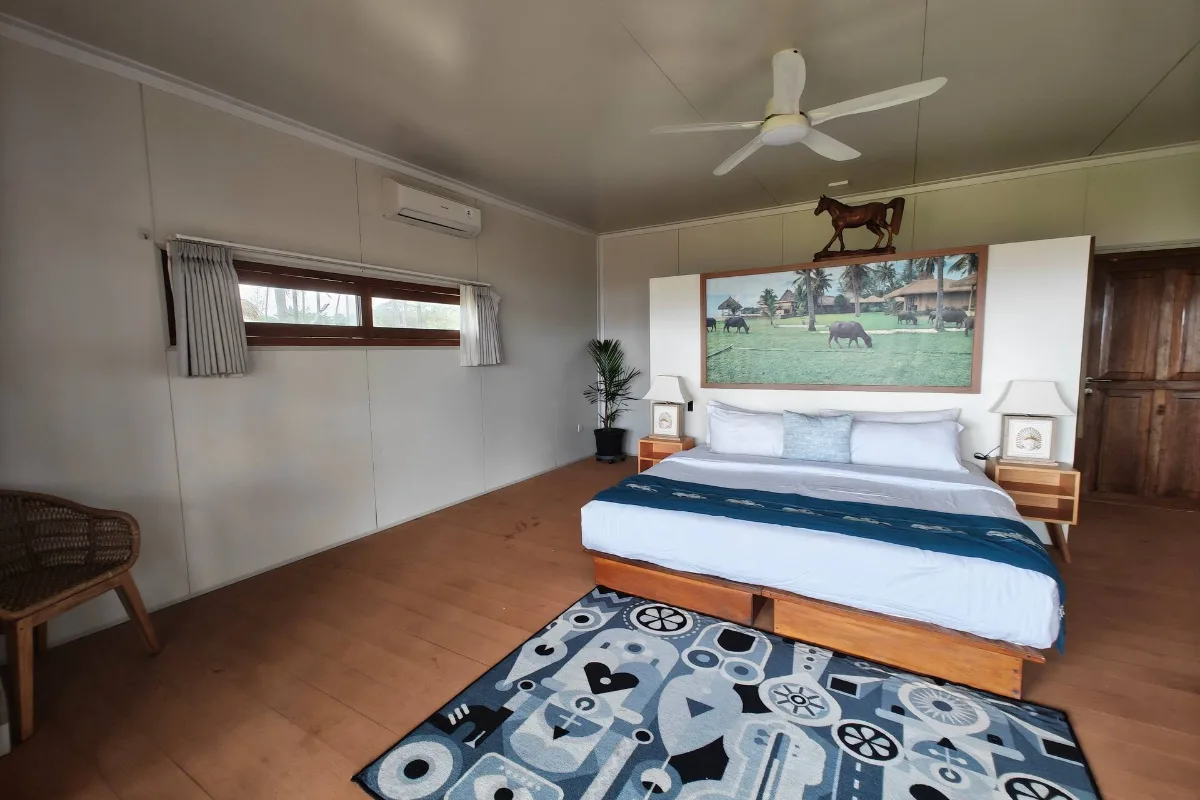 Villa Tujuh bedroom, king bed and Sumba rug